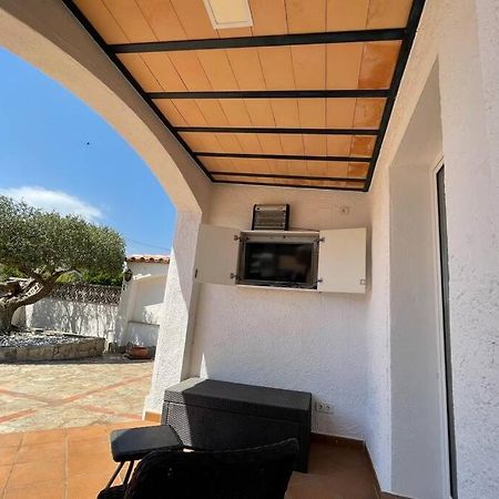 Villa Cozy Empuriabrava Piscina Privada Экстерьер фото